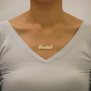 Model wearing the solid gold personalized cursive nameplate necklace on a 15-inch rolo chain.