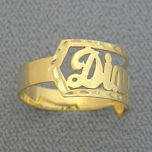 Angled side view of custom solid gold cursive script name ring