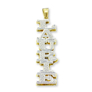 Personalized vertical name pendant in 3D double plate solid gold.