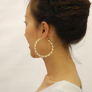 Side profile of 6mm thick 10K yellow gold twisted hoop earrings with clip closure